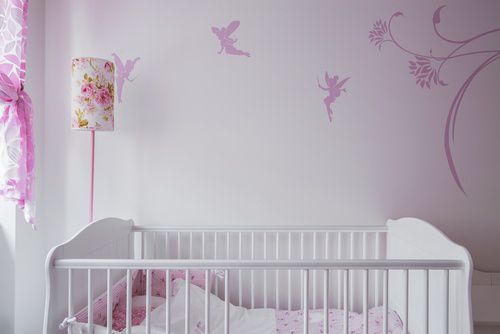 Kā iekārtot drošu vidi Jūsu bērna guļamistabā