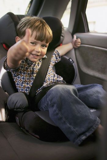 Kā izvēlēties bērnam piemērotu automašīnas sēdekli?